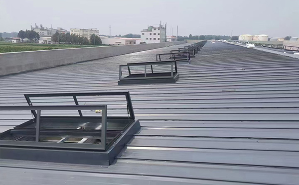 某中学室内体育馆甘州排烟窗改造项目