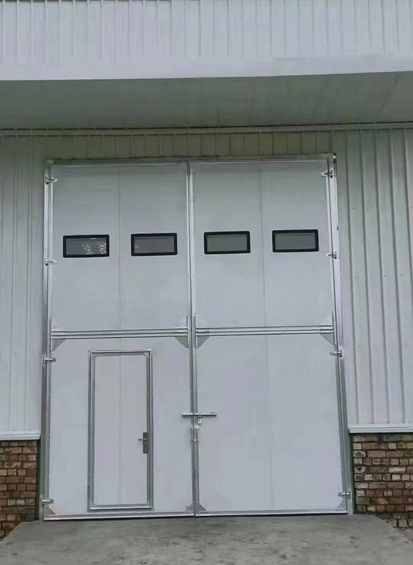 甘州工业门在设备装配车间出入口的实施记录