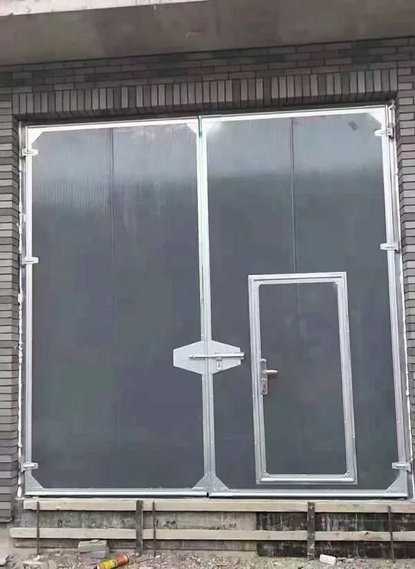 甘州工业平开门在大型设备制造车间的应用实例